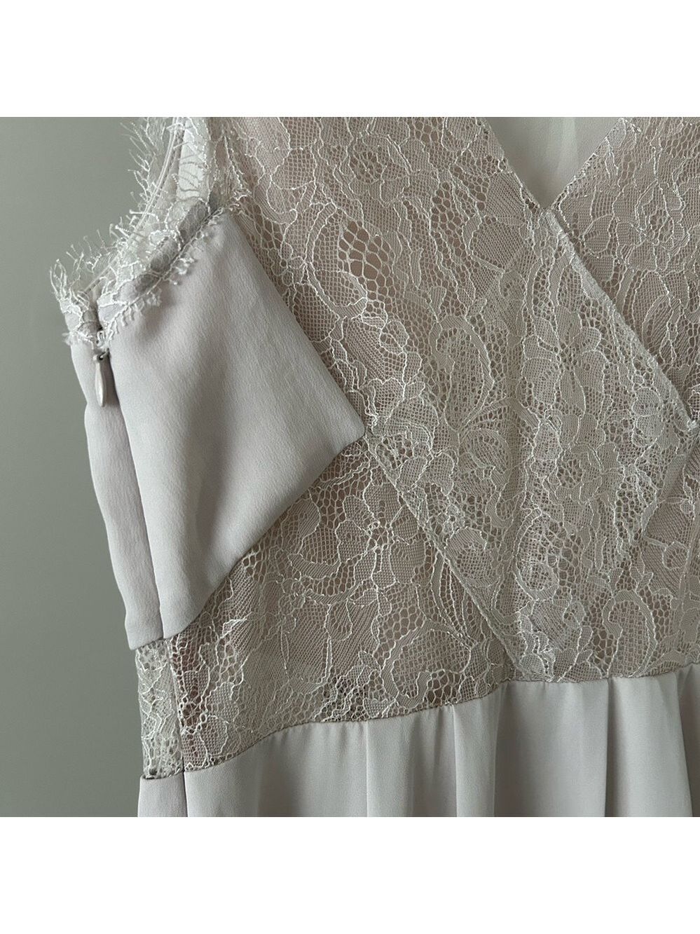 BCBG MaxAzria Maud Lace Back Sleeveless Dress, Size 4, Colour Cloud Grey. - Picture 6 of 9